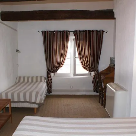 Jaures Hotel 2*