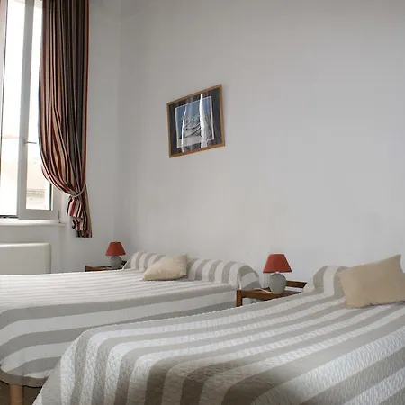 Hotel Jaures 2*
