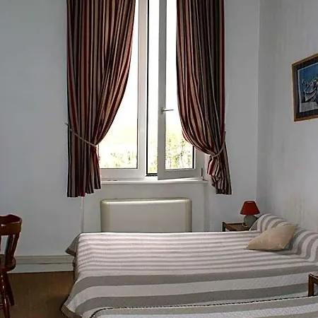 Jaures מלון טולון