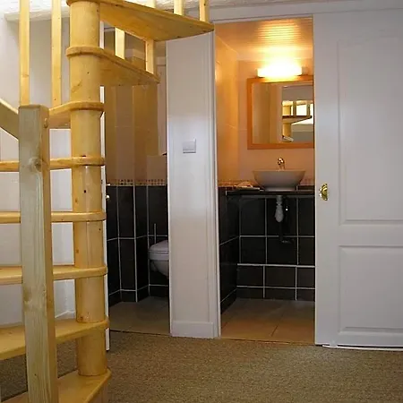 Jaures Hotel 2*